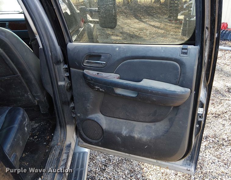 image for item FK0703 2009 Chevrolet Silverado 2500HD Crew Cab pickup truck