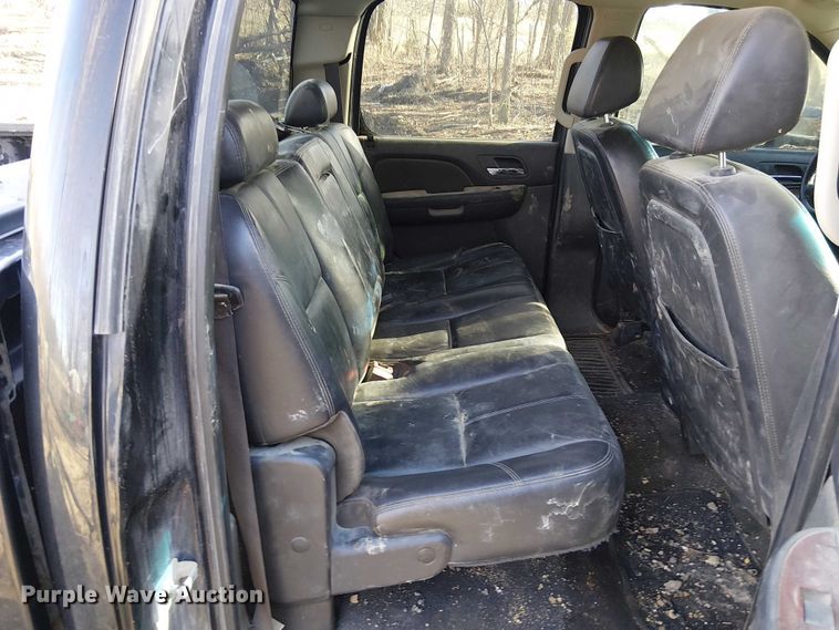 image for item FK0703 2009 Chevrolet Silverado 2500HD Crew Cab pickup truck