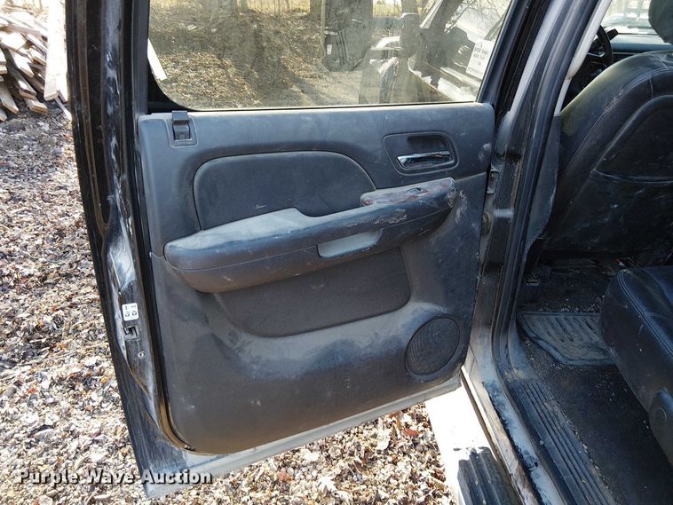 image for item FK0703 2009 Chevrolet Silverado 2500HD Crew Cab pickup truck