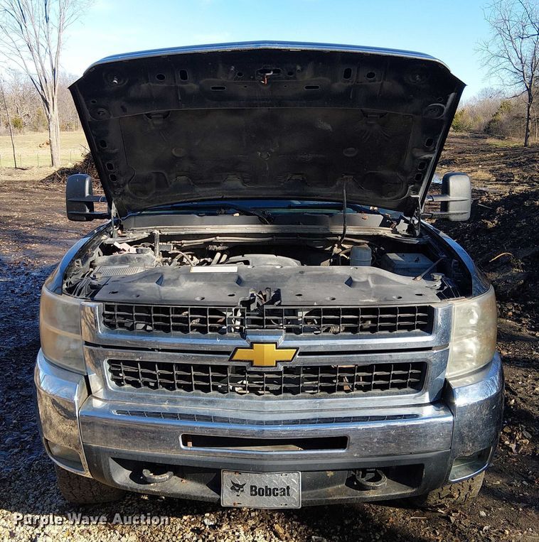 image for item FK0703 2009 Chevrolet Silverado 2500HD Crew Cab pickup truck