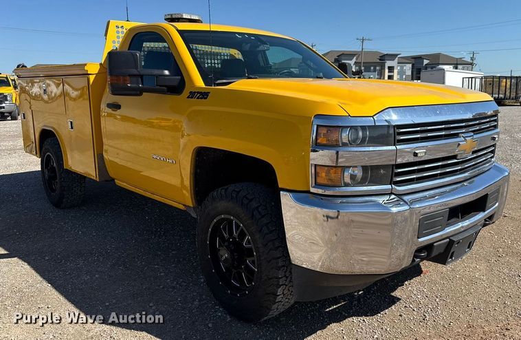 image for item GH9351 2018 Chevrolet Silverado 3500HD utility bed pickup truck