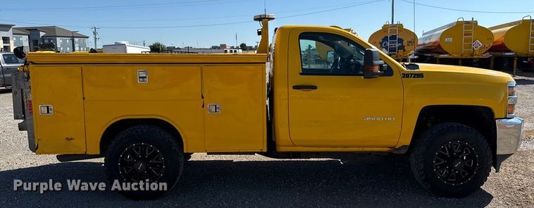 image for item GH9351 2018 Chevrolet Silverado 3500HD utility bed pickup truck