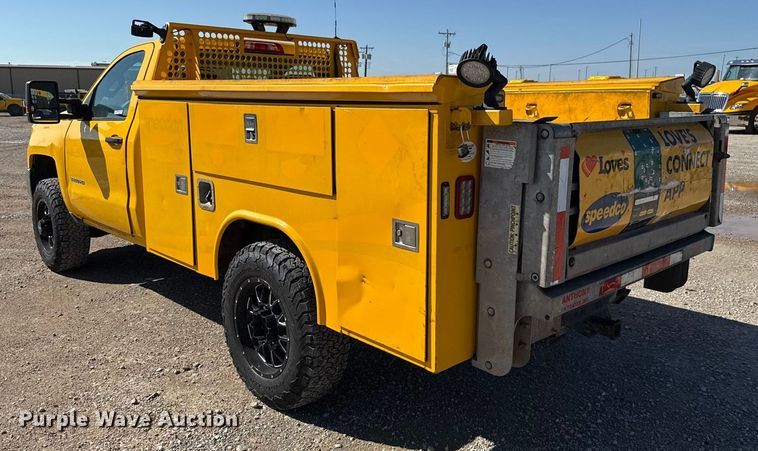 image for item GH9351 2018 Chevrolet Silverado 3500HD utility bed pickup truck