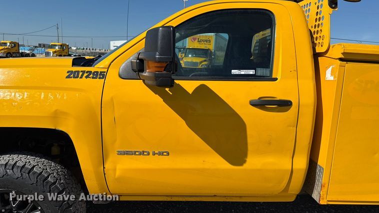 image for item GH9351 2018 Chevrolet Silverado 3500HD utility bed pickup truck