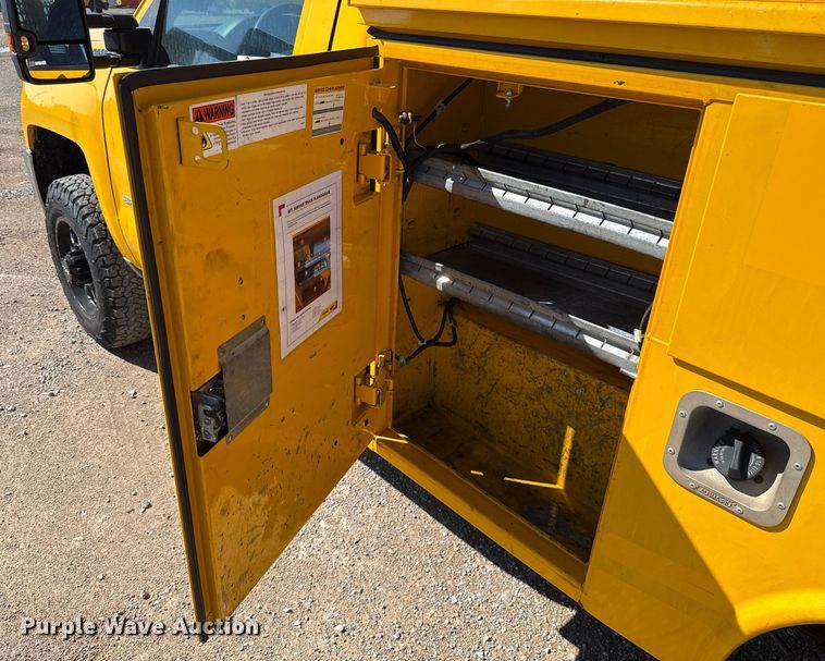 image for item GH9351 2018 Chevrolet Silverado 3500HD utility bed pickup truck