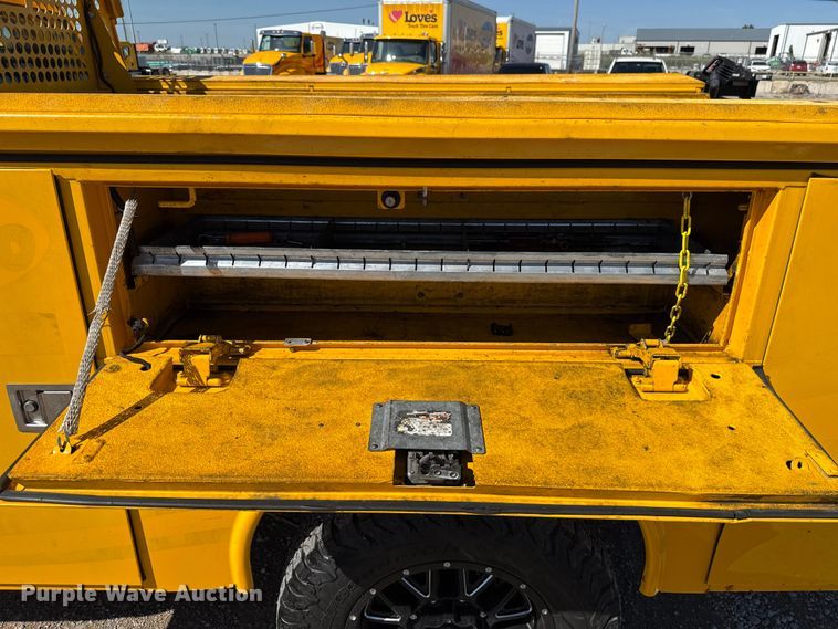 image for item GH9351 2018 Chevrolet Silverado 3500HD utility bed pickup truck