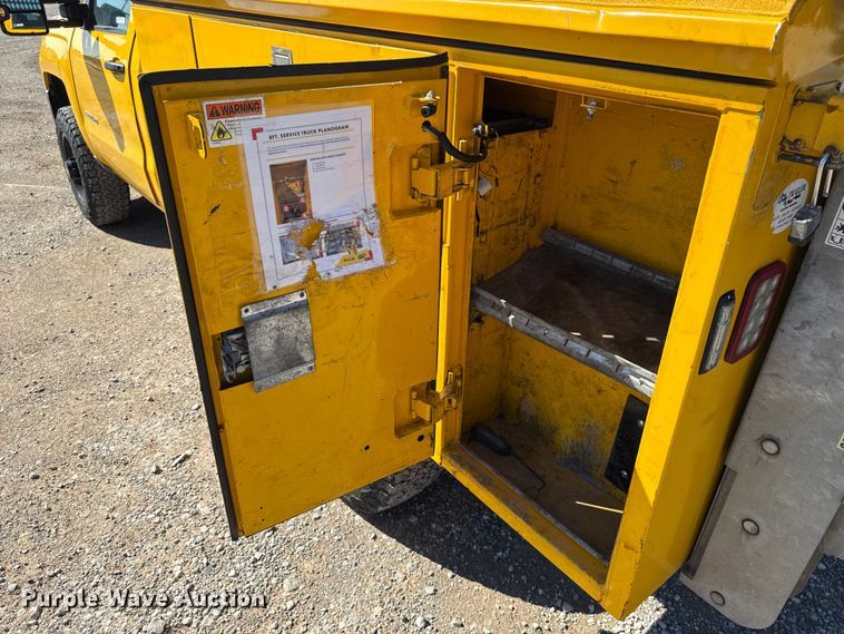 image for item GH9351 2018 Chevrolet Silverado 3500HD utility bed pickup truck