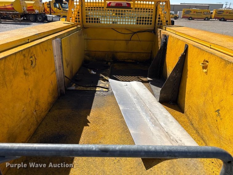 image for item GH9351 2018 Chevrolet Silverado 3500HD utility bed pickup truck