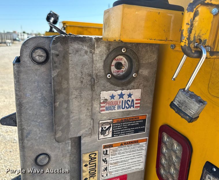 image for item GH9351 2018 Chevrolet Silverado 3500HD utility bed pickup truck