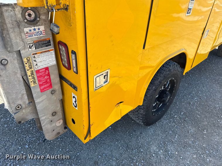 image for item GH9351 2018 Chevrolet Silverado 3500HD utility bed pickup truck