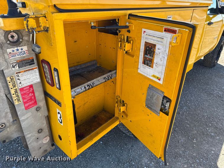 image for item GH9351 2018 Chevrolet Silverado 3500HD utility bed pickup truck