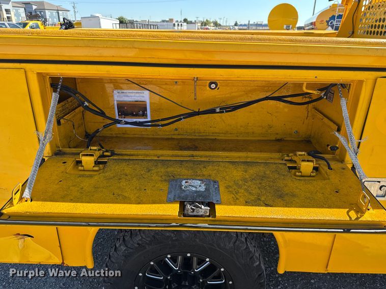 image for item GH9351 2018 Chevrolet Silverado 3500HD utility bed pickup truck