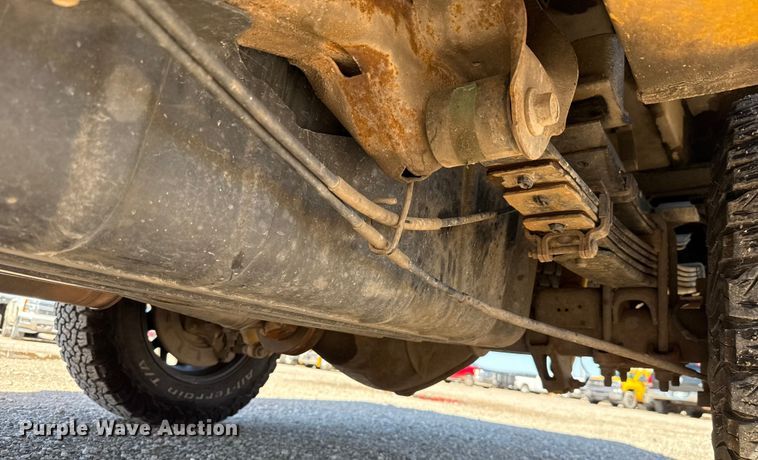 image for item GH9351 2018 Chevrolet Silverado 3500HD utility bed pickup truck