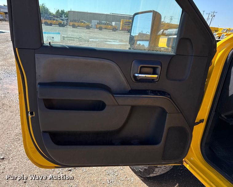 image for item GH9351 2018 Chevrolet Silverado 3500HD utility bed pickup truck