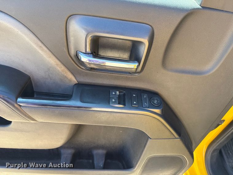 image for item GH9351 2018 Chevrolet Silverado 3500HD utility bed pickup truck