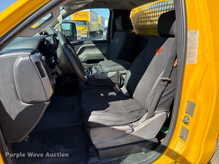 image for item GH9351 2018 Chevrolet Silverado 3500HD utility bed pickup truck