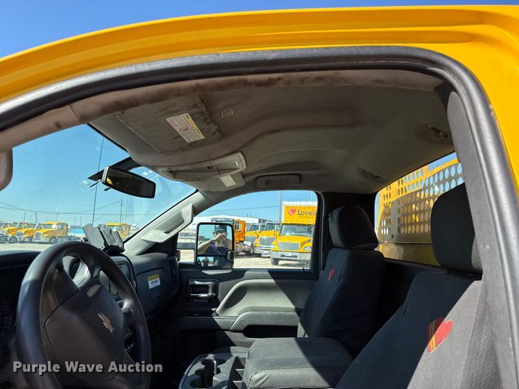 image for item GH9351 2018 Chevrolet Silverado 3500HD utility bed pickup truck