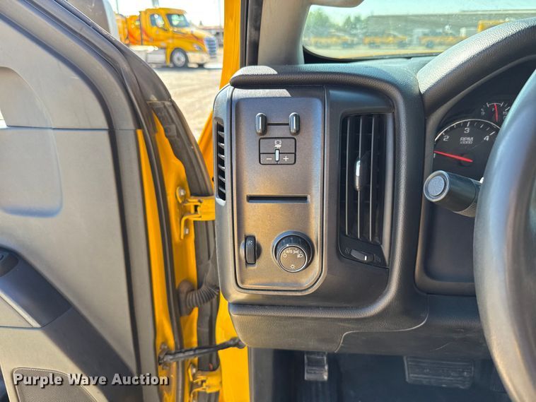 image for item GH9351 2018 Chevrolet Silverado 3500HD utility bed pickup truck