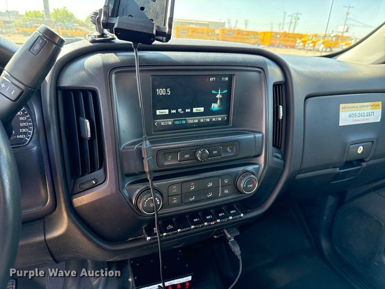 image for item GH9351 2018 Chevrolet Silverado 3500HD utility bed pickup truck