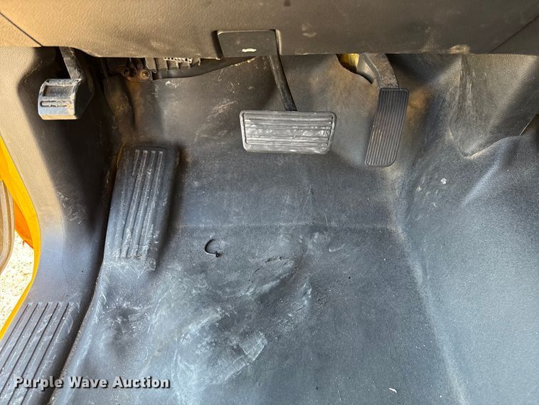 image for item GH9351 2018 Chevrolet Silverado 3500HD utility bed pickup truck