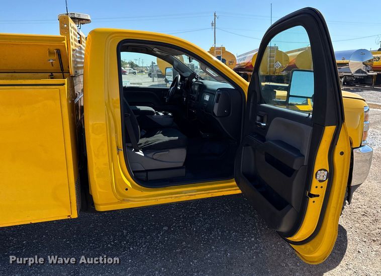 image for item GH9351 2018 Chevrolet Silverado 3500HD utility bed pickup truck