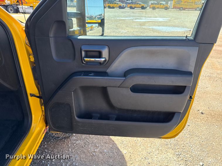 image for item GH9351 2018 Chevrolet Silverado 3500HD utility bed pickup truck