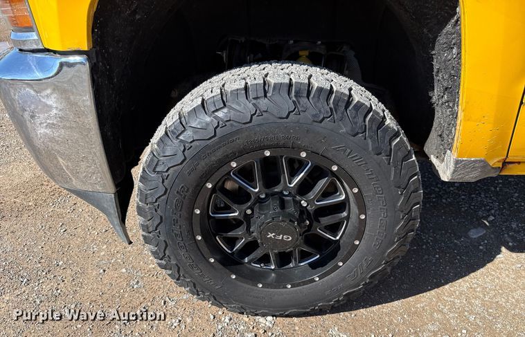 image for item GH9351 2018 Chevrolet Silverado 3500HD utility bed pickup truck