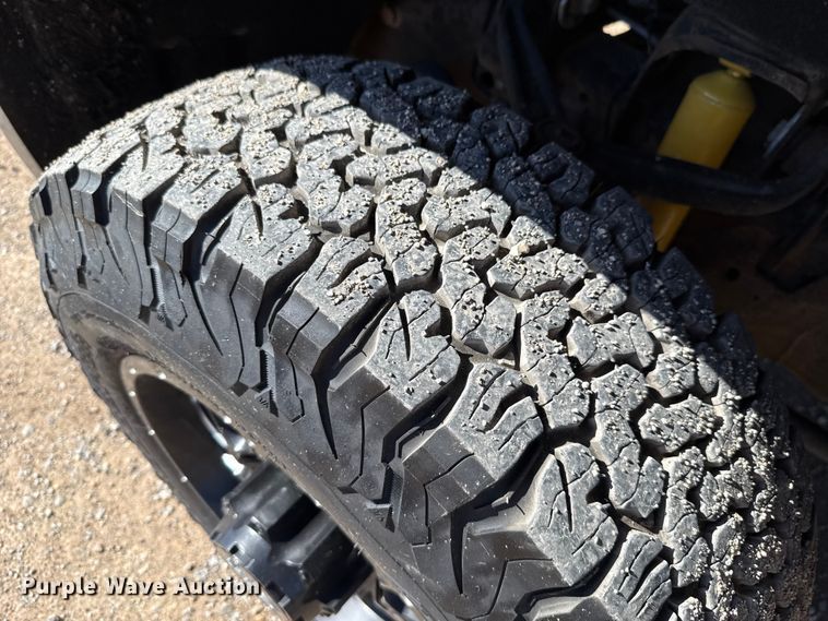 image for item GH9351 2018 Chevrolet Silverado 3500HD utility bed pickup truck