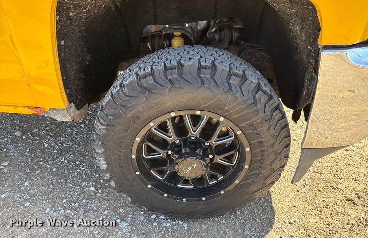 image for item GH9351 2018 Chevrolet Silverado 3500HD utility bed pickup truck