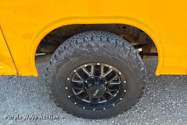 image for item GH9351 2018 Chevrolet Silverado 3500HD utility bed pickup truck