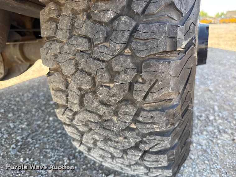 image for item GH9351 2018 Chevrolet Silverado 3500HD utility bed pickup truck