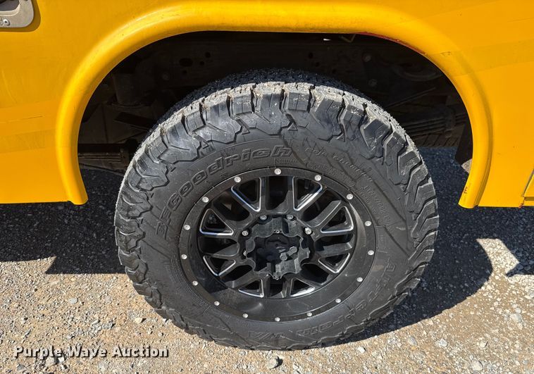 image for item GH9351 2018 Chevrolet Silverado 3500HD utility bed pickup truck