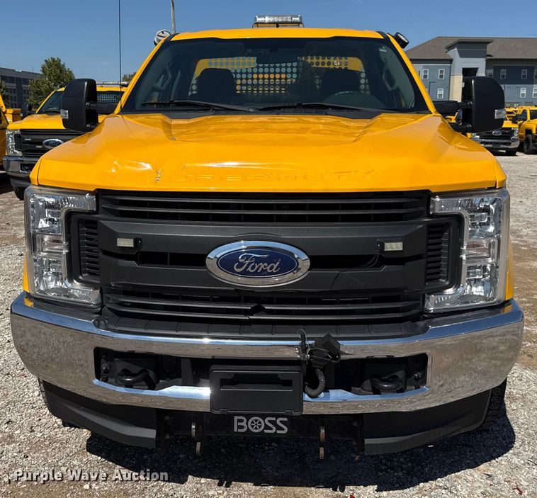 image for item GH9352 2018 Ford F350 Super Duty XL utility bed pickup truck