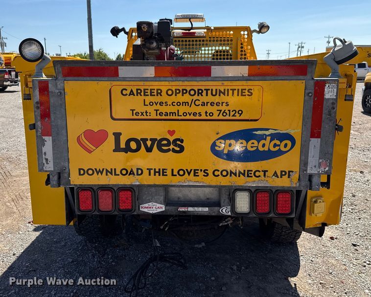 image for item GH9352 2018 Ford F350 Super Duty XL utility bed pickup truck