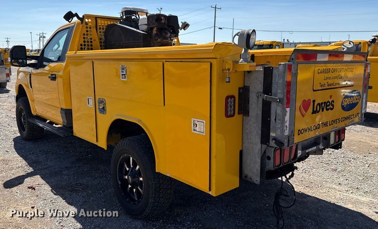 image for item GH9352 2018 Ford F350 Super Duty XL utility bed pickup truck