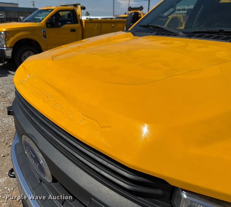 image for item GH9352 2018 Ford F350 Super Duty XL utility bed pickup truck