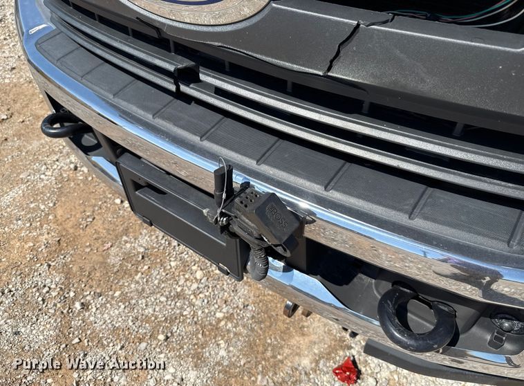 image for item GH9352 2018 Ford F350 Super Duty XL utility bed pickup truck