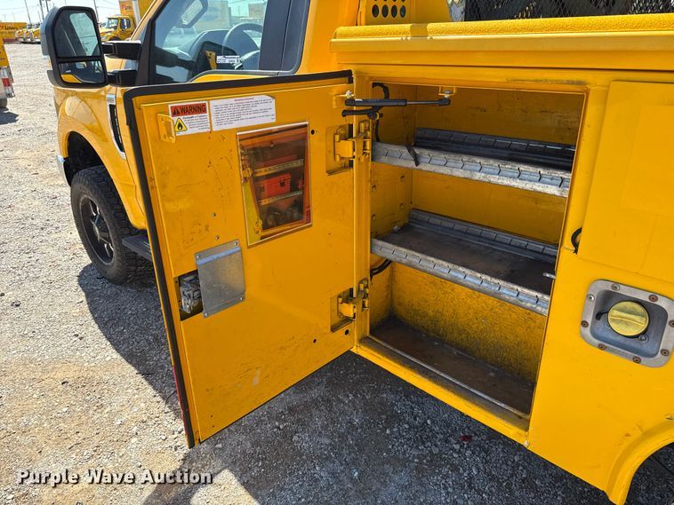 image for item GH9352 2018 Ford F350 Super Duty XL utility bed pickup truck