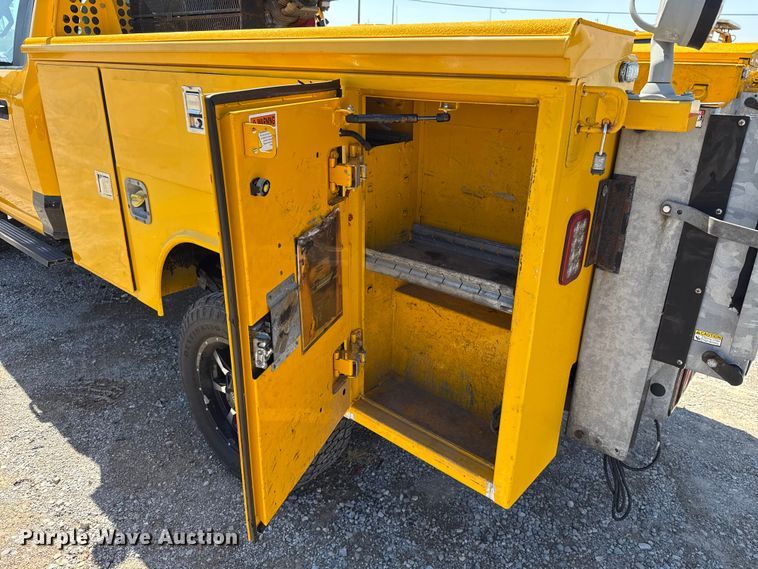 image for item GH9352 2018 Ford F350 Super Duty XL utility bed pickup truck