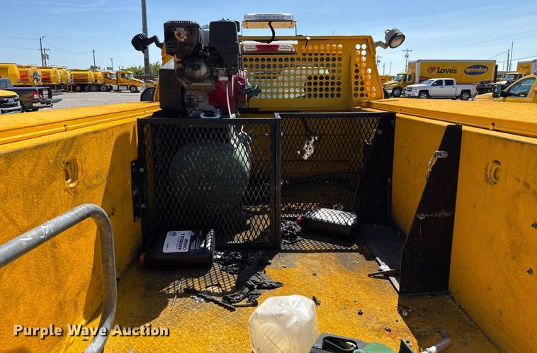 image for item GH9352 2018 Ford F350 Super Duty XL utility bed pickup truck