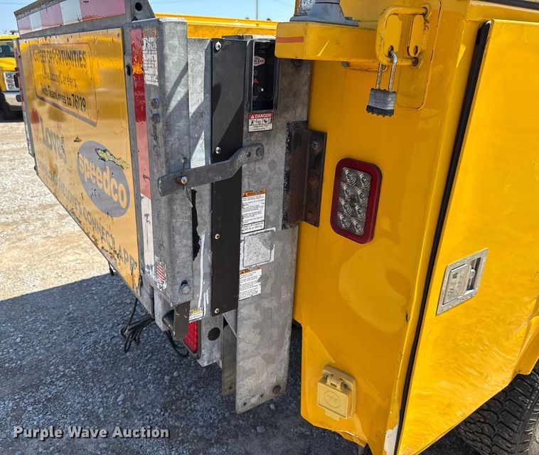 image for item GH9352 2018 Ford F350 Super Duty XL utility bed pickup truck