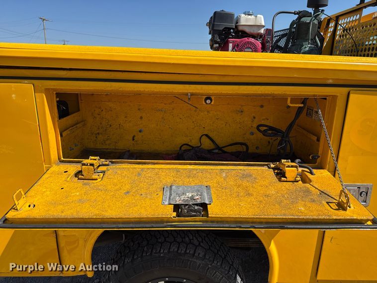 image for item GH9352 2018 Ford F350 Super Duty XL utility bed pickup truck