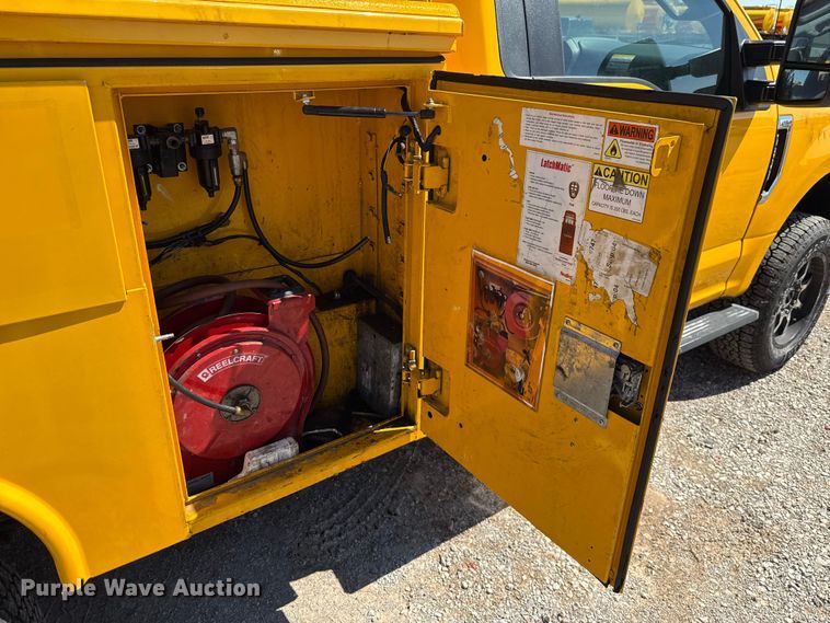 image for item GH9352 2018 Ford F350 Super Duty XL utility bed pickup truck