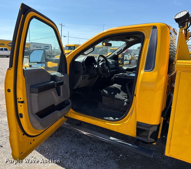 image for item GH9352 2018 Ford F350 Super Duty XL utility bed pickup truck