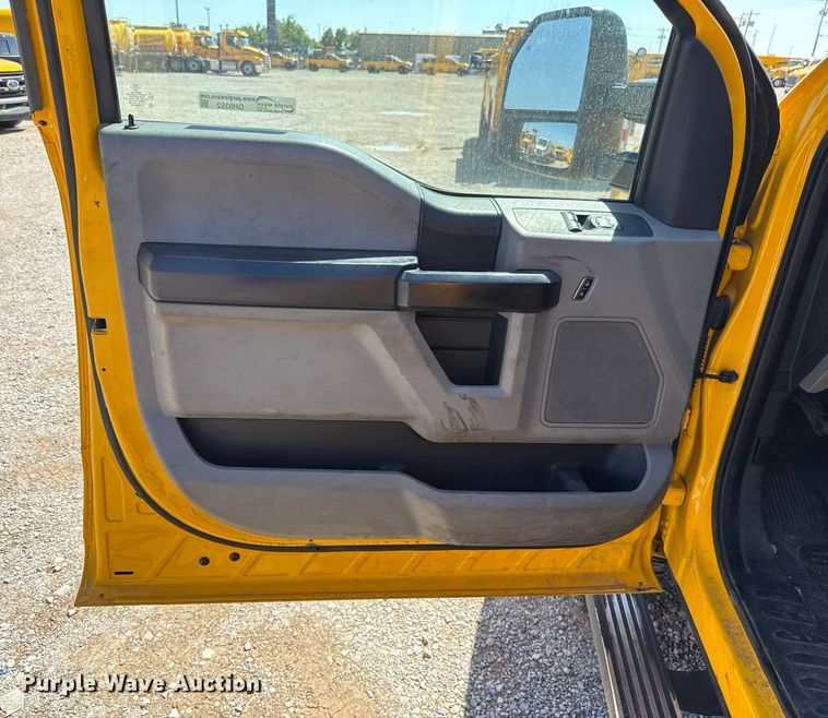 image for item GH9352 2018 Ford F350 Super Duty XL utility bed pickup truck