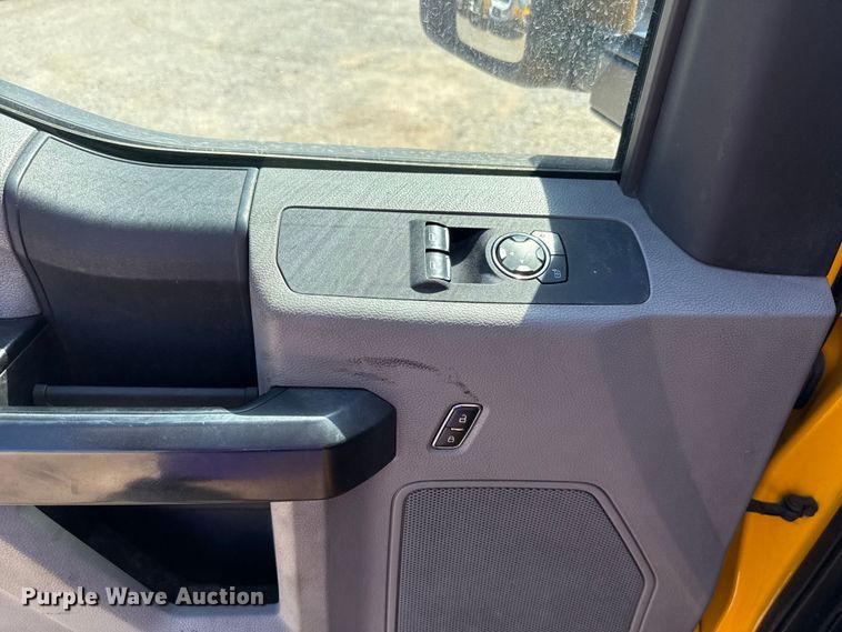 image for item GH9352 2018 Ford F350 Super Duty XL utility bed pickup truck