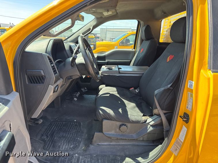 image for item GH9352 2018 Ford F350 Super Duty XL utility bed pickup truck