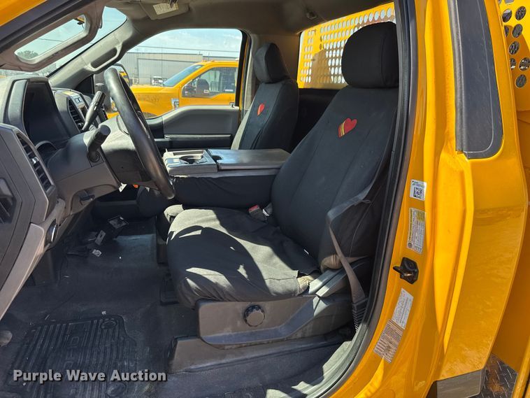 image for item GH9352 2018 Ford F350 Super Duty XL utility bed pickup truck