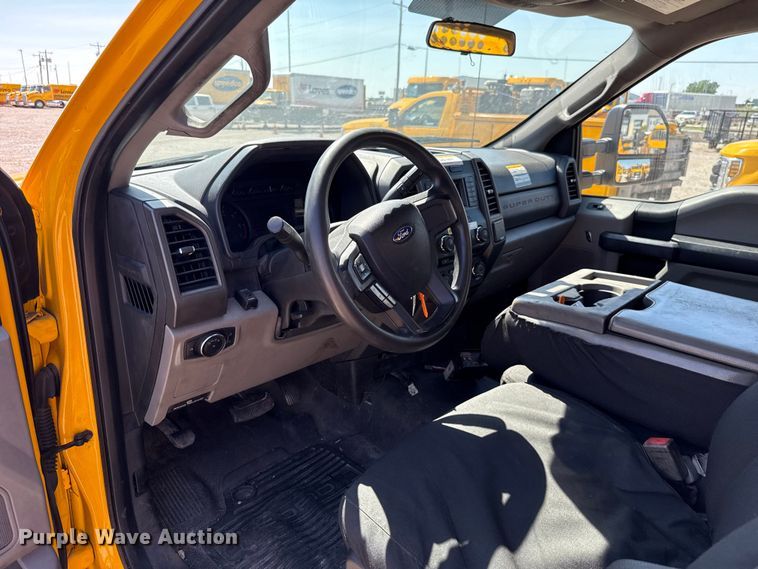 image for item GH9352 2018 Ford F350 Super Duty XL utility bed pickup truck