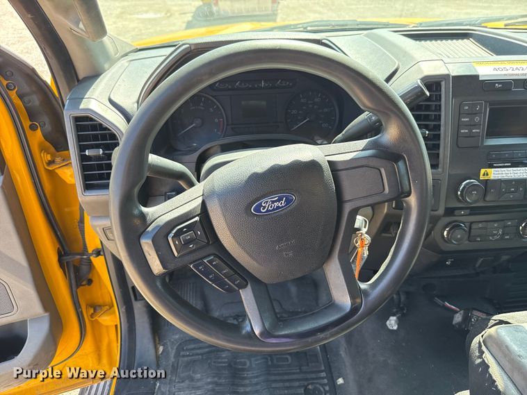 image for item GH9352 2018 Ford F350 Super Duty XL utility bed pickup truck